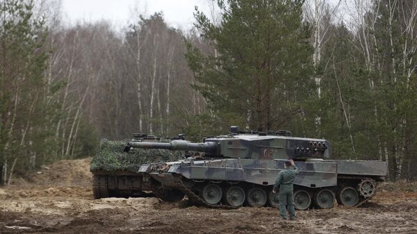 Обучение украинских военных работе с танками Leopard 2 в Польше
 - Sputnik Грузия