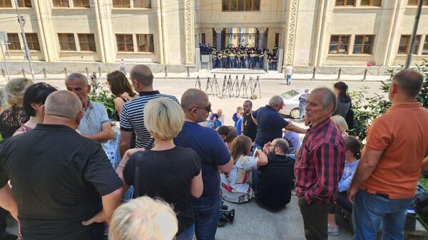 Двое человек задержаны на акции около парламента Грузии в Тбилиси