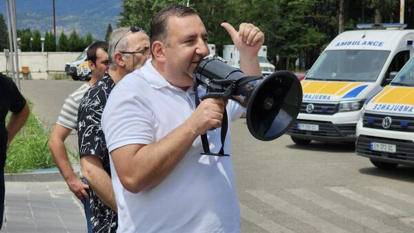 Протесты в Тбилиси: врачи и водители Скорой недовольны условиями труда - видео - Sputnik Грузия