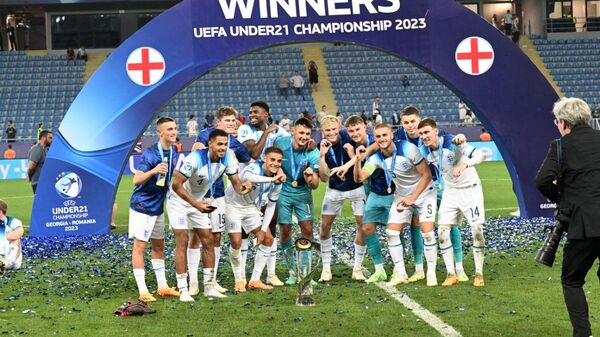 Сборная Англии выиграла молодежный чемпионат Европы по футболу - Sputnik Грузия