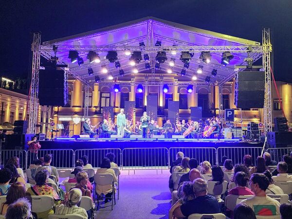 Большой концерт, посвященный празднику Светицховлоба, состоялся в центре Тбилиси.  - Sputnik Грузия