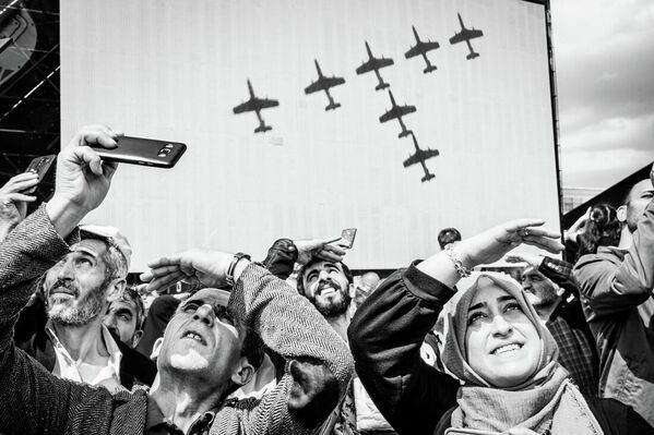 Работа под названием &quot;Поражение&quot; турецкого фотографа Дженка Баирли. - Sputnik Грузия