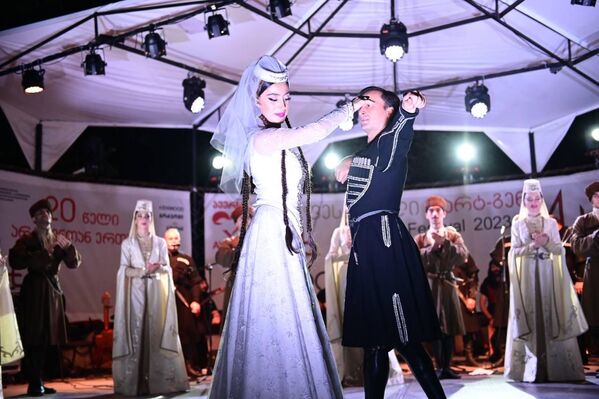 В течение 10 дней перед зрителями будут выступать ансамбли грузинской песни и танца с разных регионов страны. - Sputnik Грузия