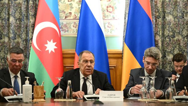 Глава МИД РФ С. Лавров провел переговоры с главами МИД Армении и Азербайджана - Sputnik Грузия