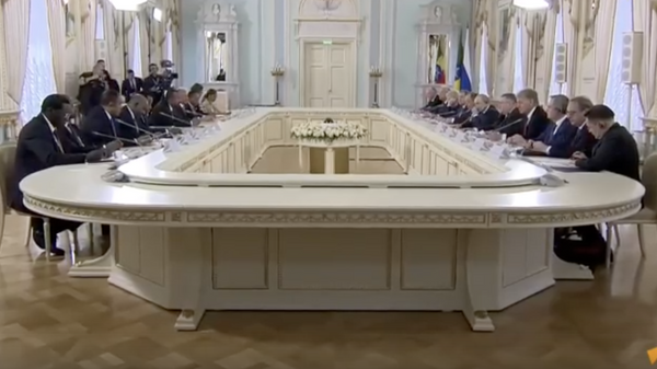 Путин проводит встречу с делегацией из Эфиопии в Санкт-Петербурге - видео - Sputnik Грузия