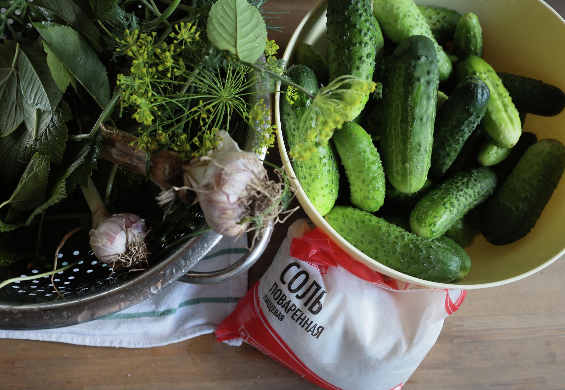 Огурцы в огурцах — гениальный способ избавиться от переросших овощей