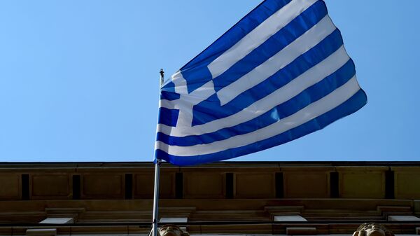 Грееский флаг на здании Посольства Греции в Берлине - Sputnik Грузия