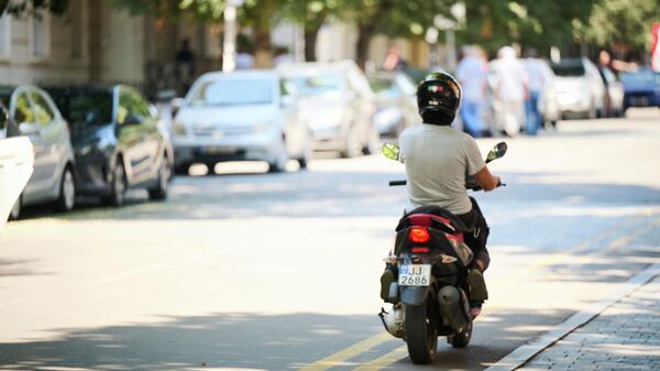 Мотоциклы и мопеды в Тбилиси смогут ездить по автобусным полосам – законопроект