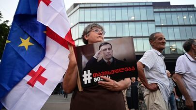 Акция протеста ЕНД у правительственной администрации с требованием освободить Саакашвили