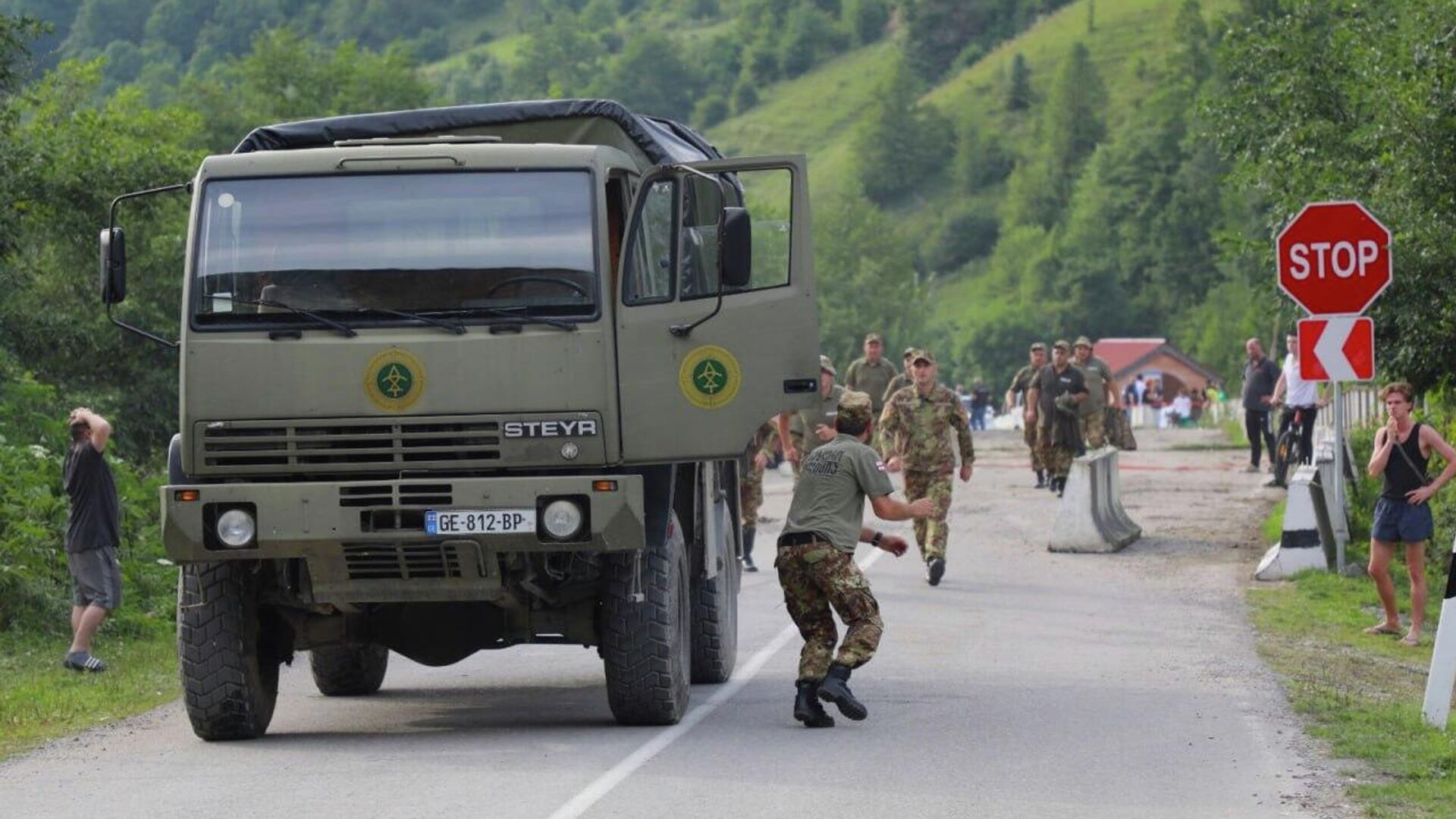 Военные подключатся к спасательной операции на курорте в горах Грузии –  премьер - 04.08.2023, Sputnik Грузия