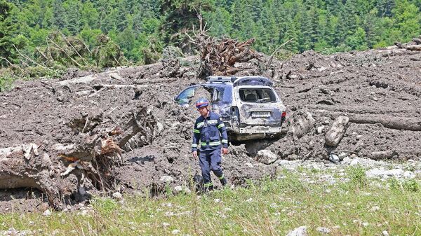 Сход оползня на курорте Шови: опознаны шесть из 11 погибших