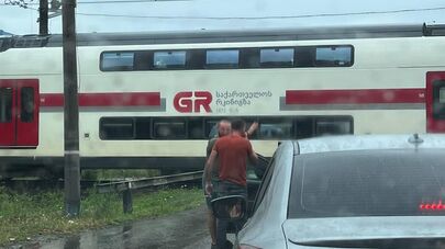 Двухэтажный поезд "Штадлер" следует по маршруту Тбилиси - Батуми