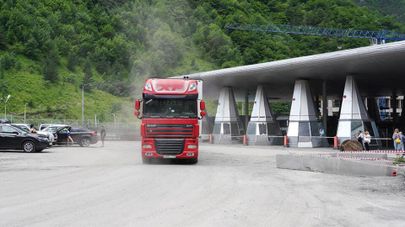 Встреча министра экономики Армении Ваана Керобяна с министром экономического развития России Максимом Решетниковым на КПП "Верхний Ларс" (11 июня 2022)