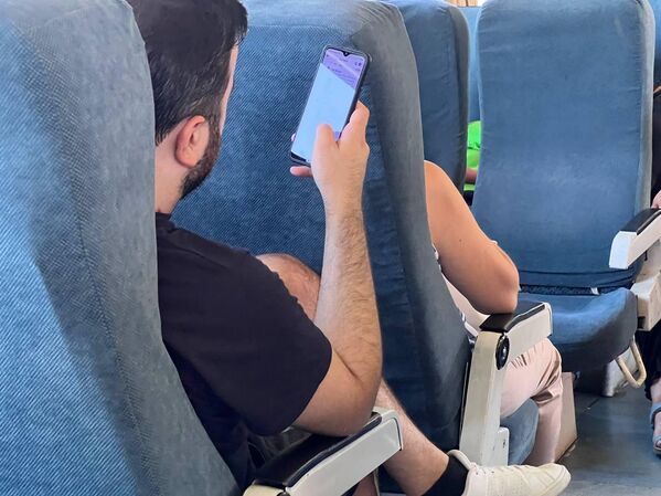 Вай-фая в поезде тоже нет. Но если есть мобильный Интернет, то им можно пользоваться на протяжении всего пути без помех. - Sputnik Грузия