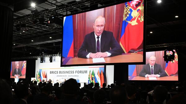 Трансляция обращения президента РФ Владимира Путина к участникам бизнес-форума саммита БРИКС - Sputnik Грузия