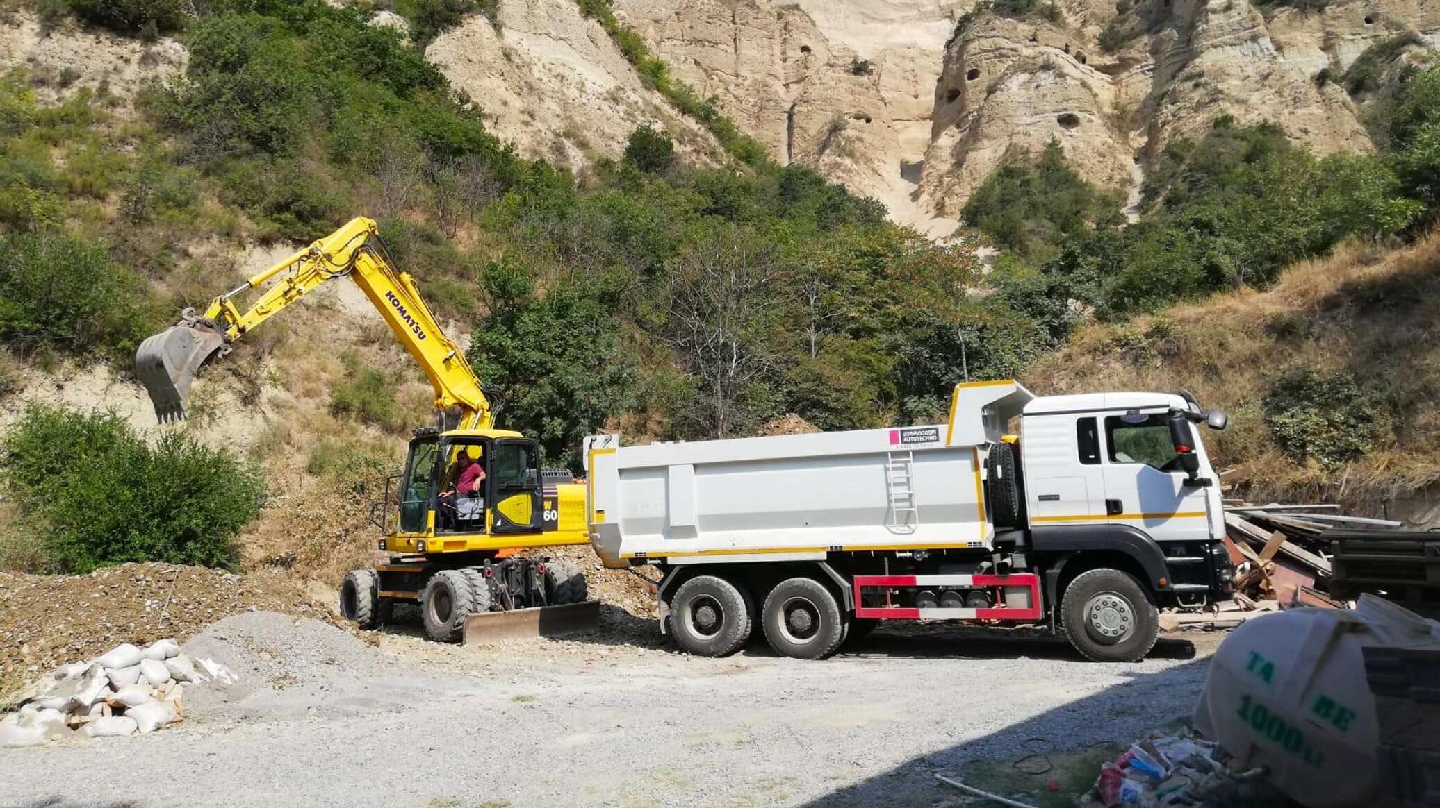 Дорога Кутаиси-Алпана-Мамисони закрыта из-за камнепада