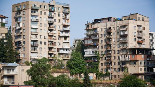 Пристройки к жилым домам в центре столицы Грузии в районе Сабуртало - Sputnik Грузия