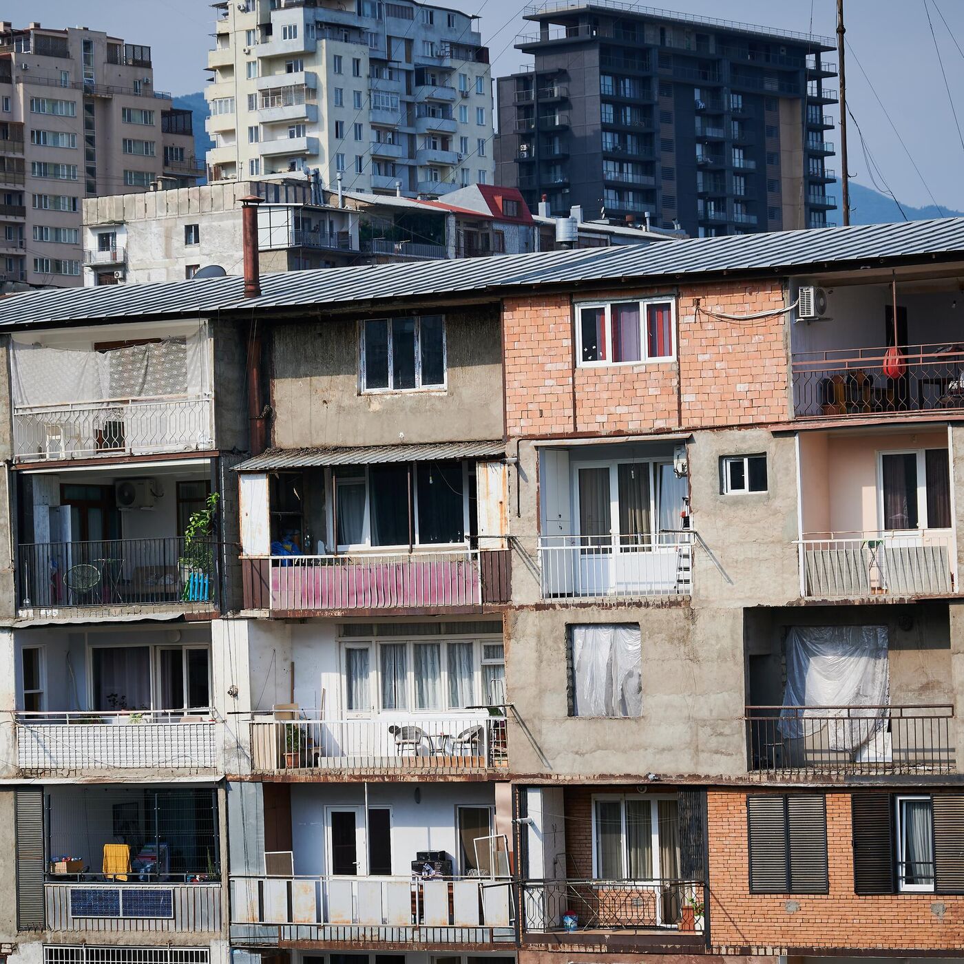 Богато жить не запретишь: пристройки к жилым домам в Тбилиси – фото -  07.09.2023, Sputnik Грузия