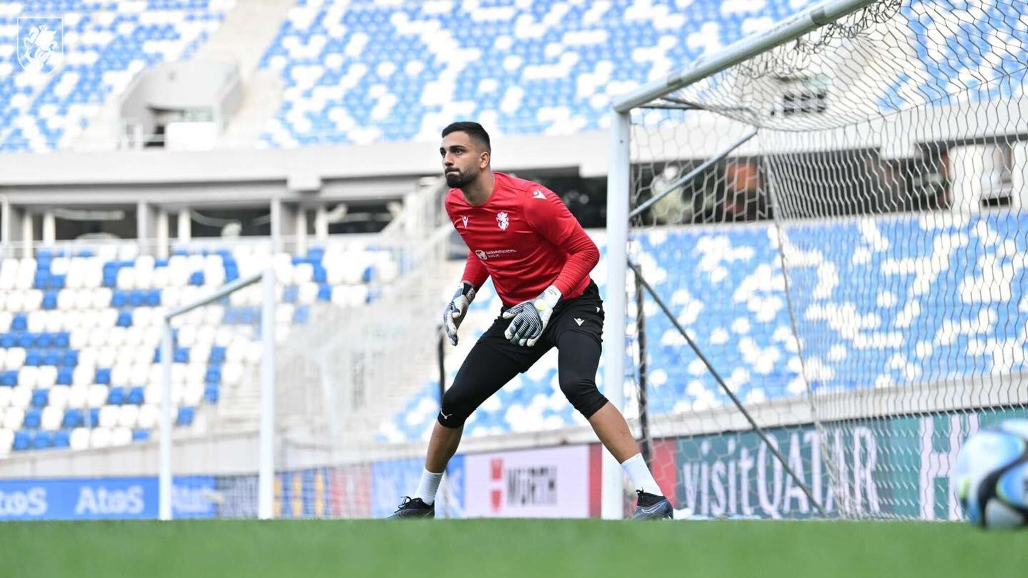 Сборная грузии на евро 2024. Сборная Грузии по футболу 2024. Mamardashvili goalkeeper. Статья про вратаря.