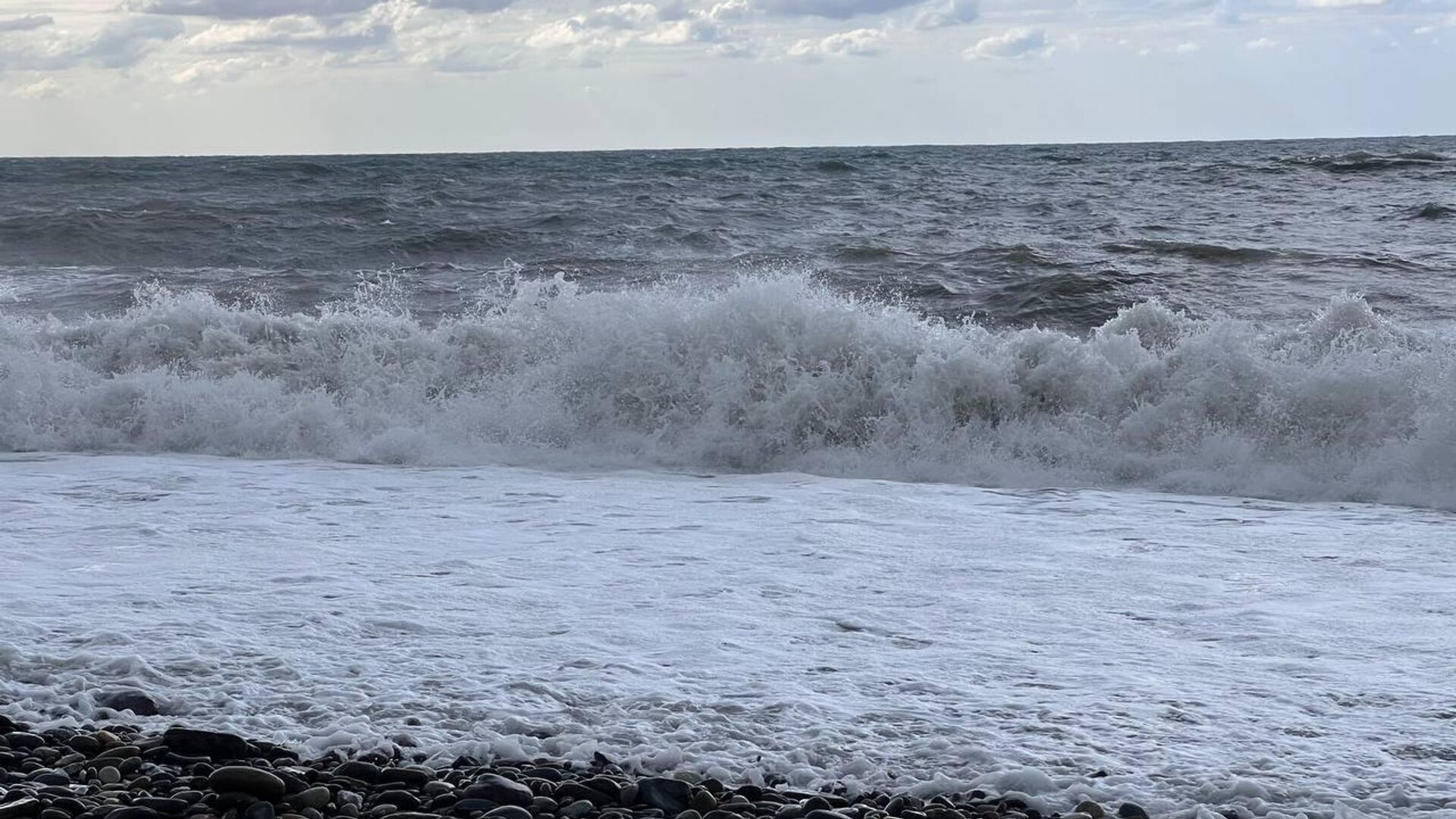 Шторм на черноморском побережье Грузии в Батуми - Sputnik Грузия, 1920, 24.06.2024