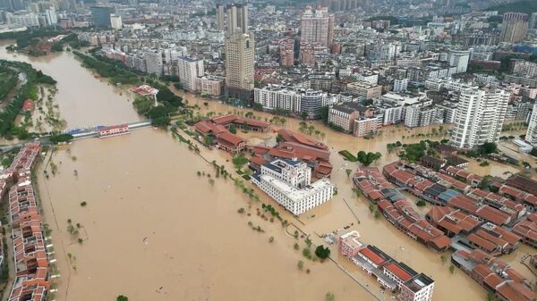 Затопленные небоскребы: тайфун пронесся по Китаю ― видео с дрона - Sputnik Грузия