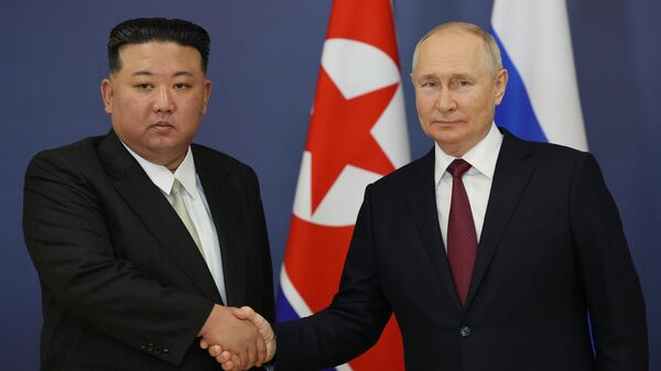 Президент РФ Владимир Путин и председатель Государственного совета КНДР Ким Чен Ын  - Sputnik Грузия