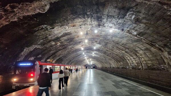Как в фильме ужасов: в соцсетях оценили ремонт станции метро Варкетили - видео - Sputnik Грузия