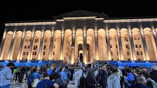 Акция протеста оппозиции у здания парламента Грузии 20 сентября 2023 года - Sputnik Грузия