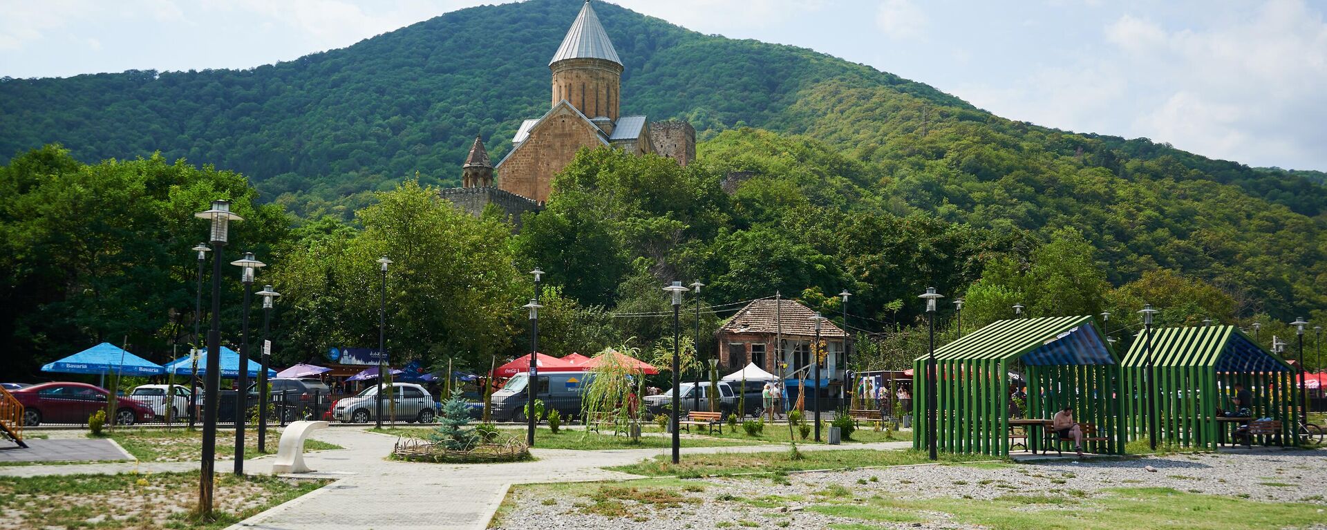 Церковь в крепости Ананури, зона отдыха и пляж в Ананури и Жинвальское водохранилище  - Sputnik Грузия, 1920, 29.09.2023