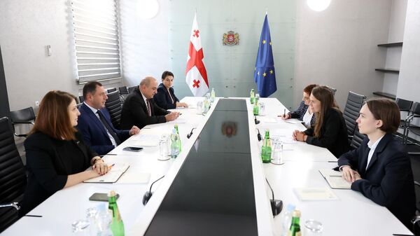 Министр образования и науки Грузии провел рабочую встречу с директором Французского института Грузии Ками Норой
 - Sputnik Грузия