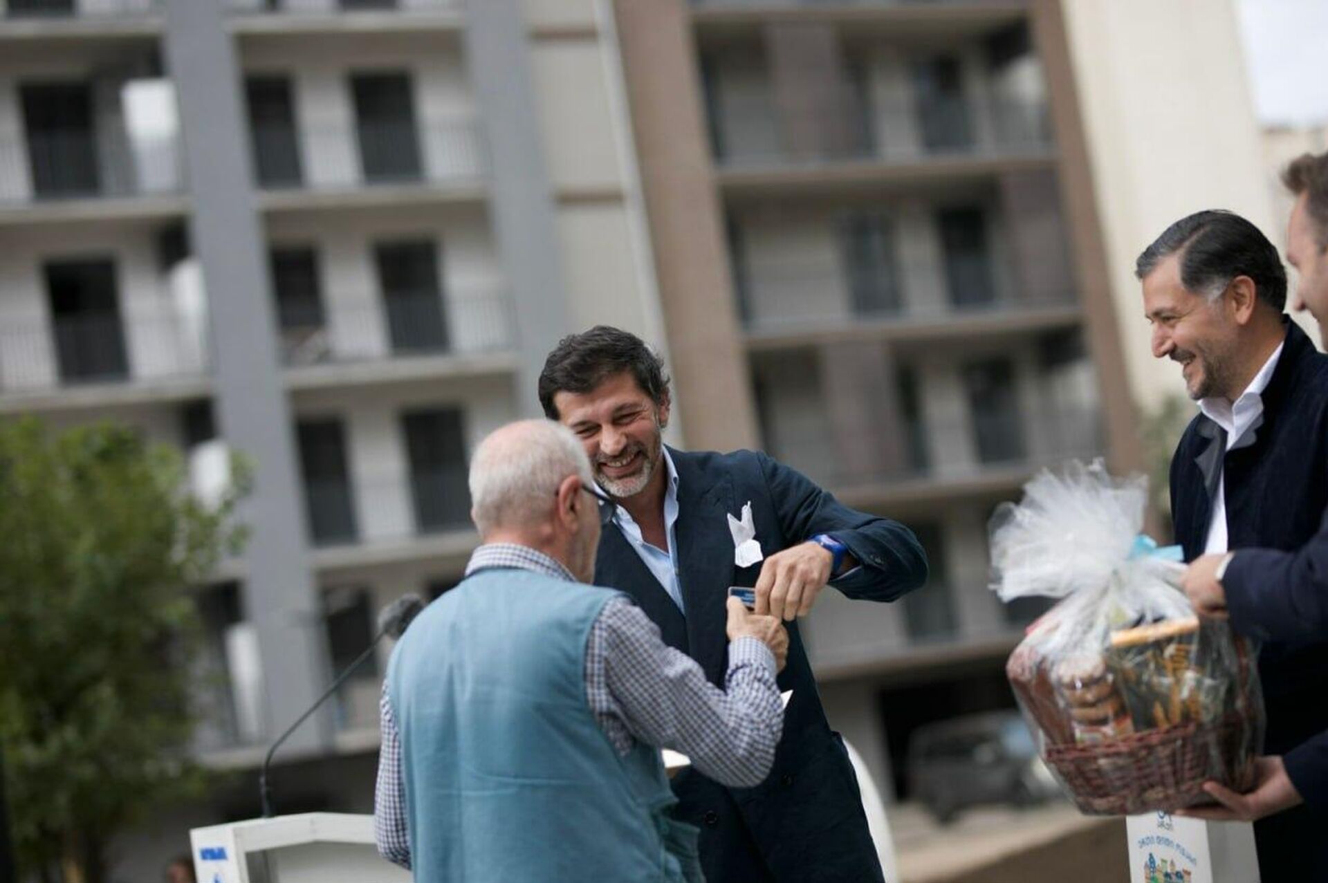 Мэр столицы передал семьям, живущим в аварийных домах ключи от новых квартир - Sputnik Грузия, 1920, 26.09.2023