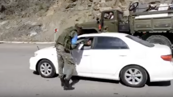 Как российские миротворцы обеспечивают безопасность в Карабахе - видео - Sputnik Грузия