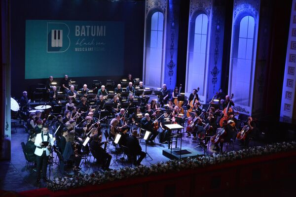 Открытие Международного батумского черноморского фестиваля музыки и искусств Batumi Black Sea Music and Art Festival. - Sputnik Грузия