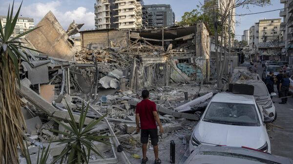 Разрушения в Тель-Авиве после ракетного обстрела со стороны ХАМАС из сектора Газа - Sputnik Грузия