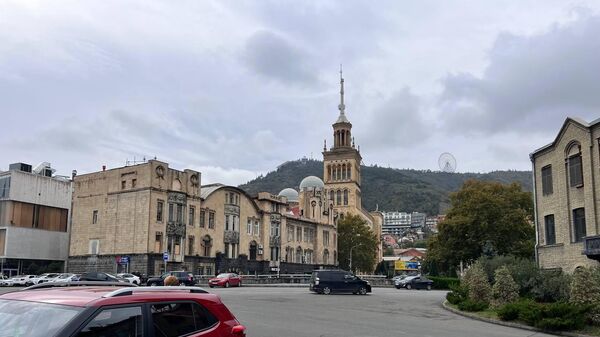 Вид на город Тбилиси в пасмурную погоду. Проспект Руставели и Дом кино - Sputnik Грузия