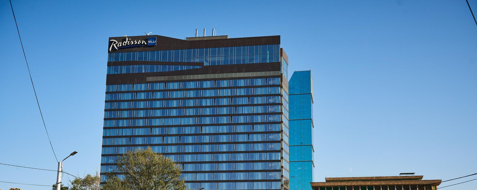 Вид на отель Редиссон Блу Иверия в центре Тбилиси - Sputnik Грузия, 1920, 24.10.2023