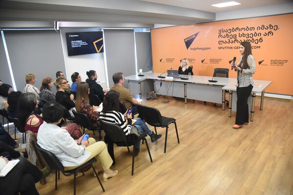 В Мультимедийном пресс-центре Sputnik Грузия состоялся мастер-класс на тему: ИИ в медиа – как СМИ создавать контент с помощью нейросетей. - Sputnik Грузия