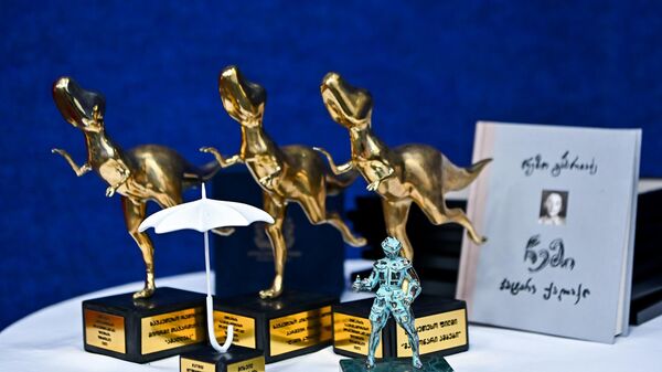 Награда Золотой динозавр  на Международном фестивале короткометражных фильмов - Sputnik Грузия