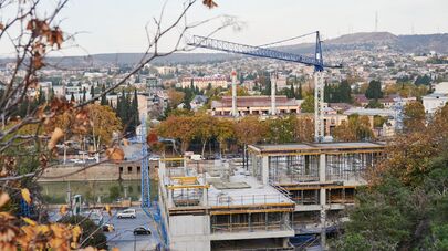 Строительство нового жилого дома в центре столицы Грузии