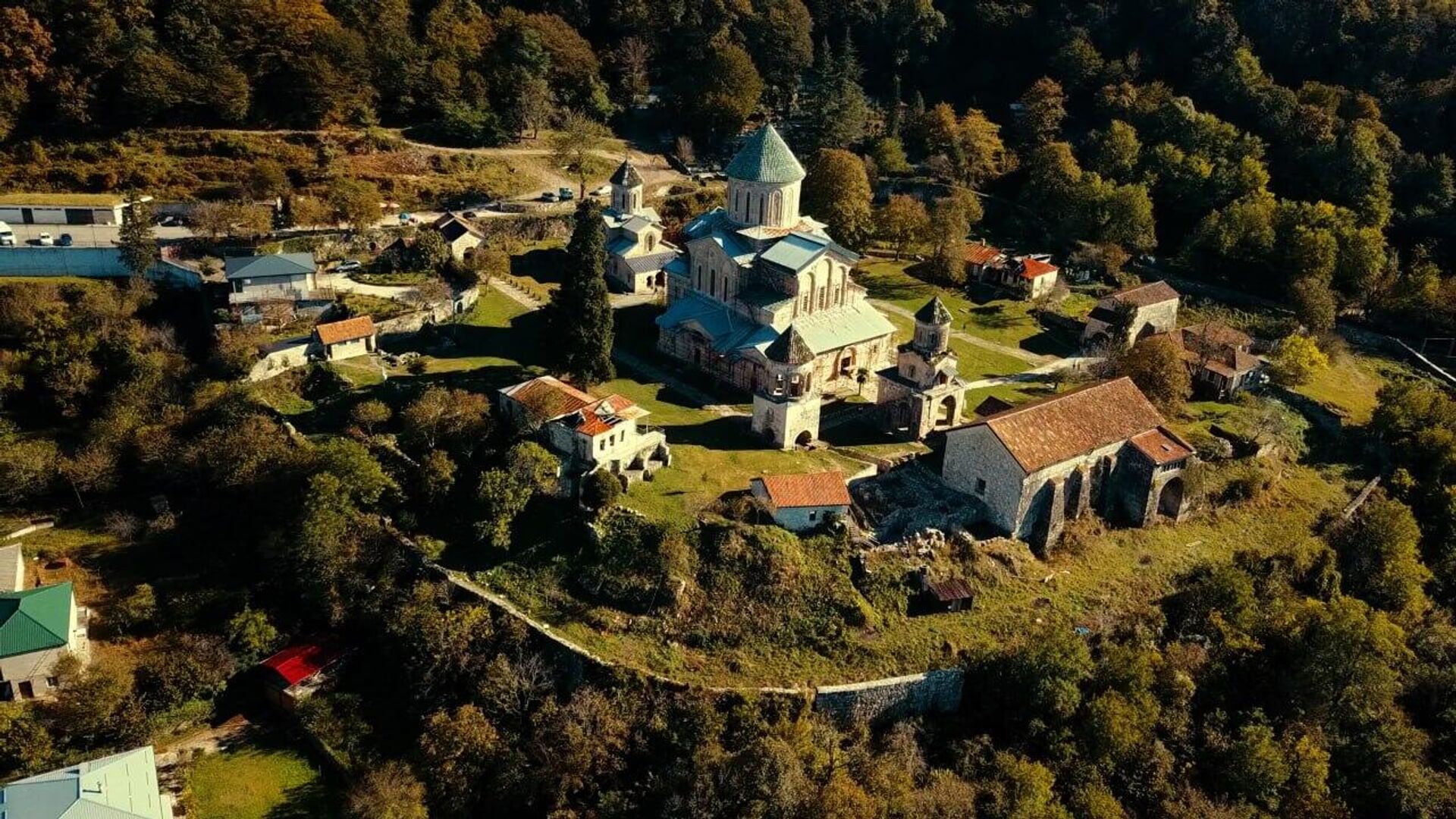 Гелатский монастырь Богородицы - Sputnik Грузия, 1920, 08.11.2023
