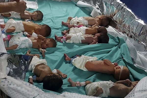 Недоношенные палестинские младенцы в больнице Шифа в городе Газа. - Sputnik Грузия