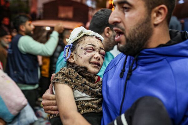 Раненые палестинцы, эвакуированные из индонезийской больницы на севере сектора Газа. - Sputnik Грузия