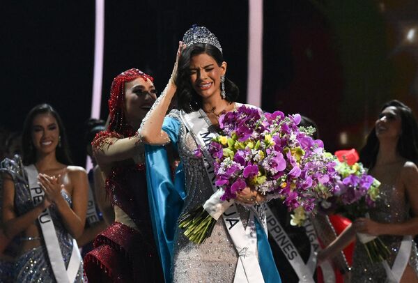 Возложение короны на Мисс Вселенная 2023 Шейннис Паласиос на конкурсе красоты в Сан-Сальвадоре. - Sputnik Грузия