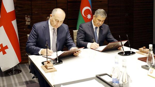 Министры обороны Азербайджана и Грузии подписали план двустороннего сотрудничества  - Sputnik Грузия