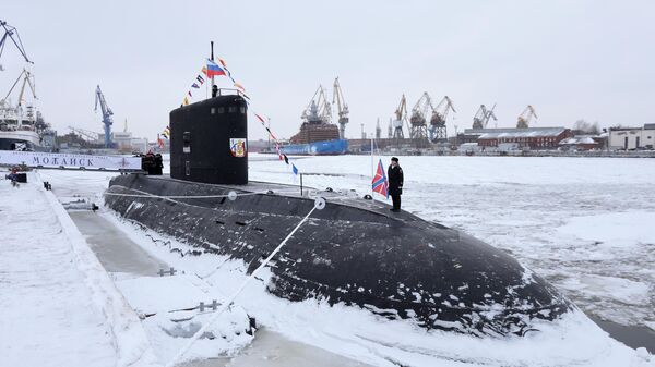 Поднятие Военно-морского флага РФ на подводной лодке Можайск - Sputnik Грузия