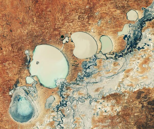 Историческое наводнение в Новом Южном Уэльсе привело к попаданию воды в австралийские озера. - Sputnik Грузия