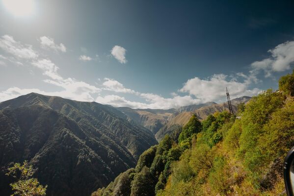 В горах Грузии скрывается удивительный по красоте край. - Sputnik Грузия