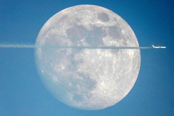 თვითმფრინავი ამომავალი მთვარის ფონზე, ქუვეითი - Sputnik საქართველო
