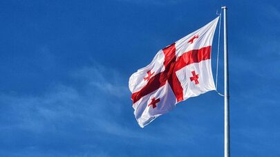 Государственный флаг Грузии. Самый высокий флагшток в столице страны 