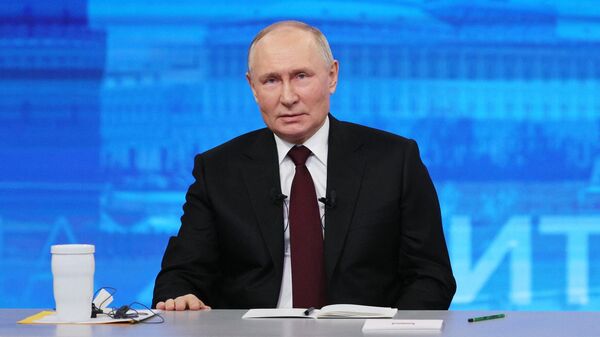 Прямая линия и большая пресс-конференция президента РФ В. Путина - Sputnik Грузия
